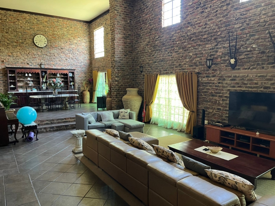 6 Bedroom Property for Sale in Bainsvlei Free State